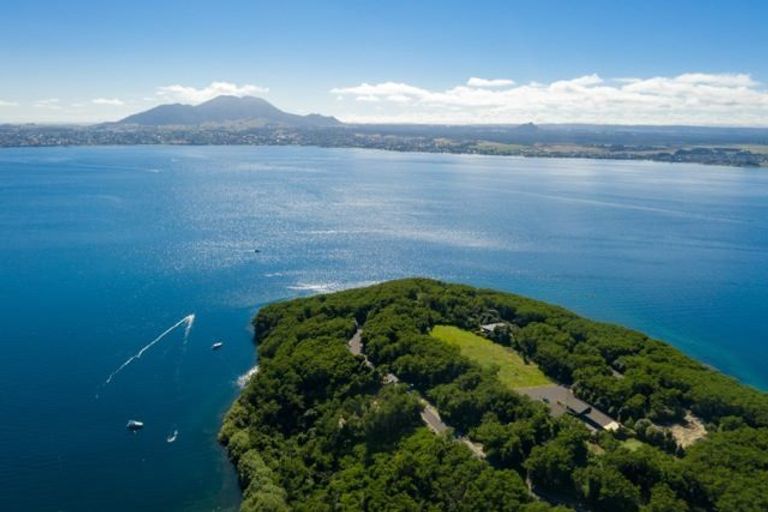 Photo of property in 3 Parawera Drive, Acacia Bay, Taupo, 3330