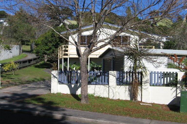 Photo of property in 15 William Hadlow Place, Hatfields Beach, Orewa, 0931