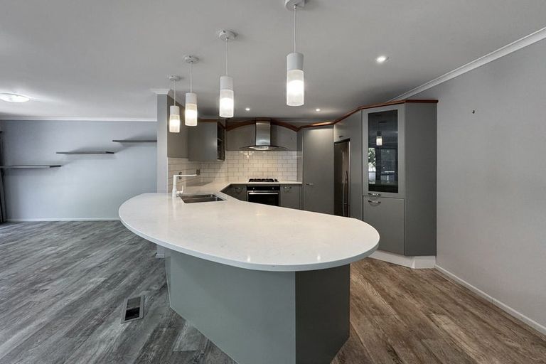 Photo of property in 5 Bank Road, Northland, Wellington, 6012