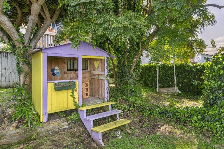 Photo of property in 66a Wainui Road, Raglan, 3225