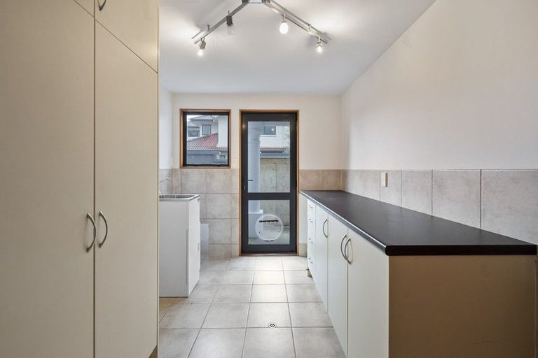 Photo of property in 33 Ruapehu Drive, Fitzherbert, Palmerston North, 4410