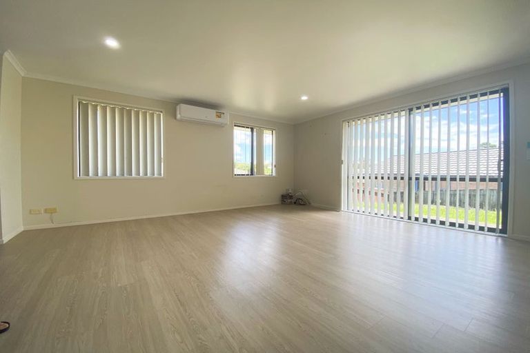 Photo of property in 21 Claywest Place, Glen Eden, Auckland, 0602