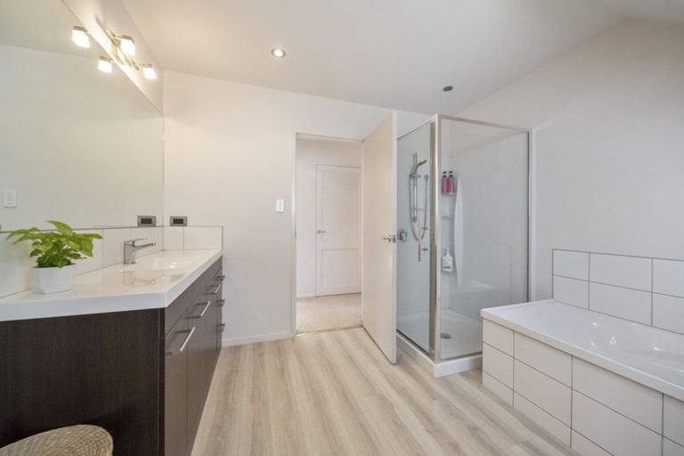 Photo of property in 40d Karina Road, Merrilands, New Plymouth, 4312