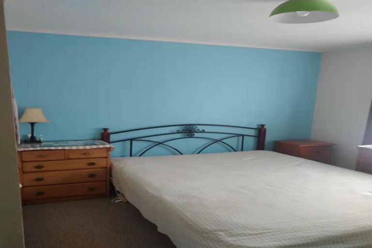 Photo of property in 2/9 Valecrest Place, Bayview, Auckland, 0629