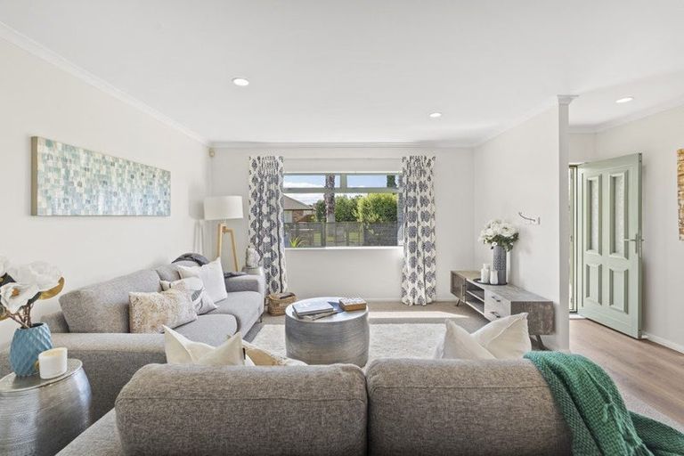 Photo of property in 23 Dan Tori Place, Orewa, 0931