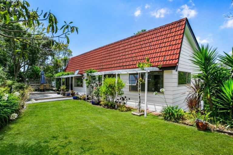 Photo of property in 14 John Downs Drive, Browns Bay, Auckland, 0630