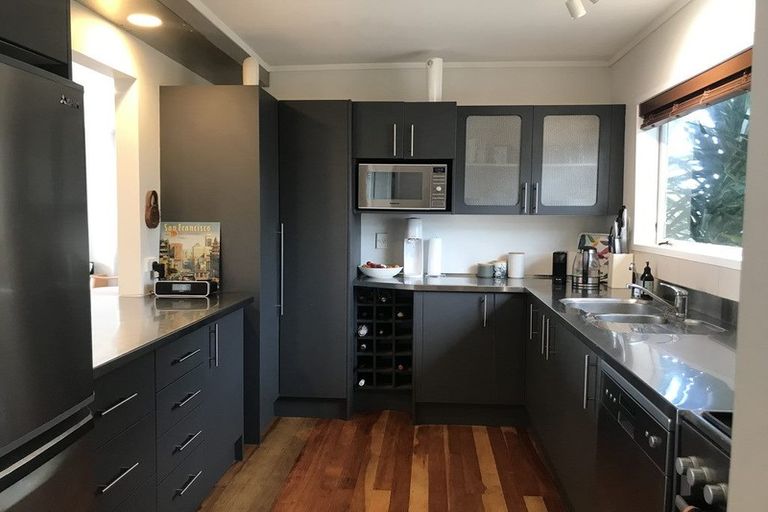 Photo of property in 93 Wade River Road, Stanmore Bay, Whangaparaoa, 0932