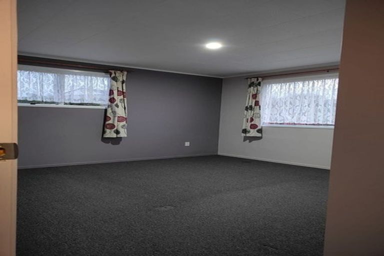 Photo of property in 20 Foyle Place, Glendene, Auckland, 0602