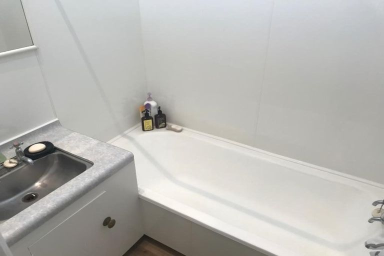 Photo of property in 3/289 Glenfield Road, Glenfield, Auckland, 0629