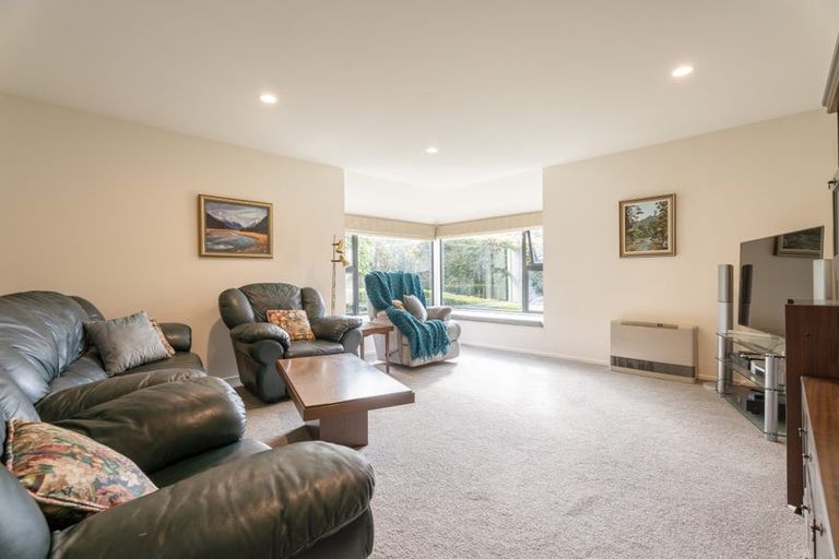 Photo of property in 157 Westchester Drive, Churton Park, Wellington, 6037