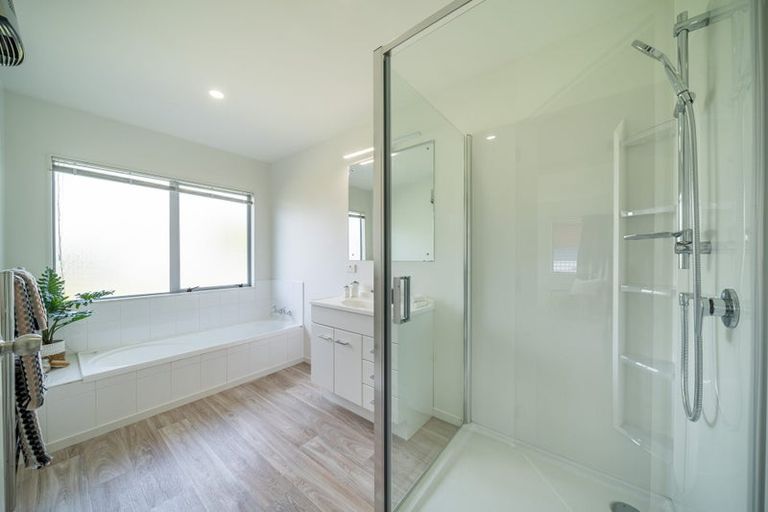 Photo of property in 12 Lanyon Place, Whitby, Porirua, 5024