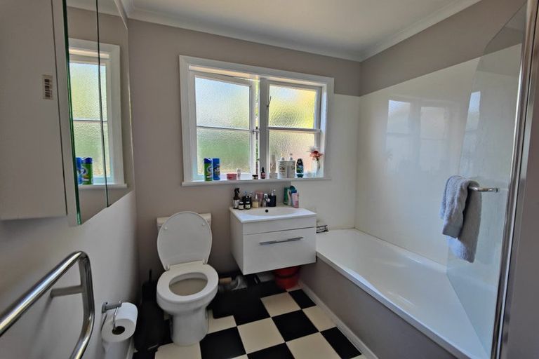 Photo of property in 18 Handyside Street, Tawa, Wellington, 5028