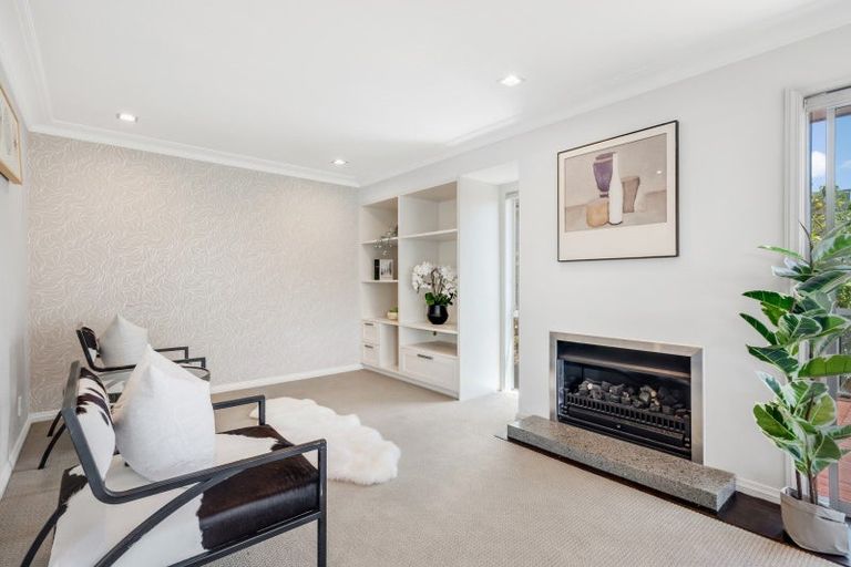 Photo of property in 8 Page Point, Mellons Bay, Auckland, 2014