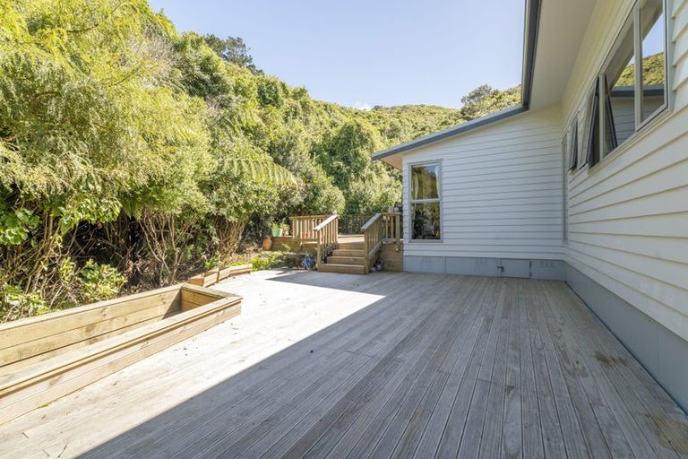 Photo of property in 35 Meadowcroft Grove, Johnsonville, Wellington, 6037