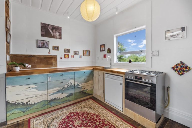 Photo of property in 96 Bridge Street, Eltham, 4322