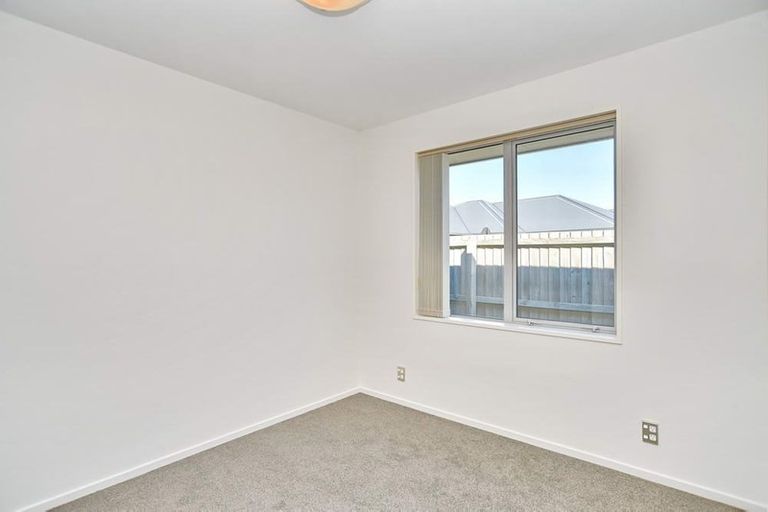 Photo of property in 69 Acacia Avenue, Rangiora, 7400