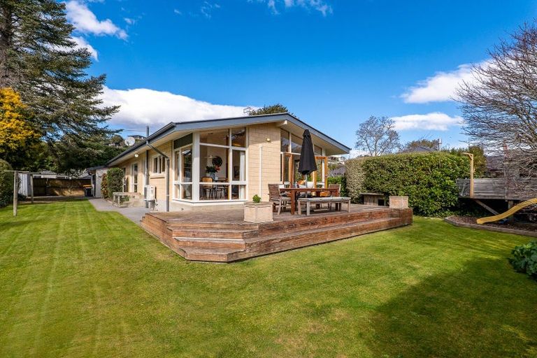 Photo of property in 394 Cashmere Road, Westmorland, Christchurch, 8025