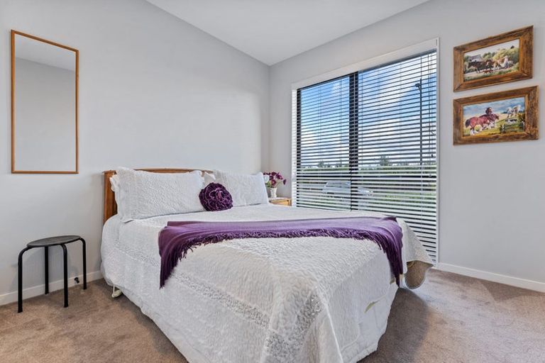 Photo of property in 64 Accolage Boulevard, Kumeu, 0810