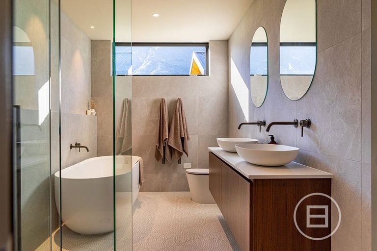 Photo of property in 8 Stockyard Lane, Jacks Point, Queenstown, 9371