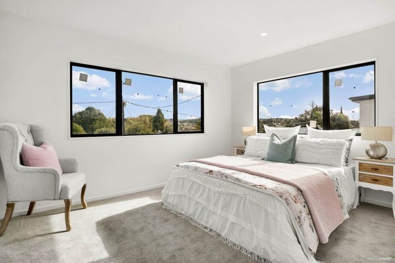 Photo of property in 21c Kingdale Road, Henderson, Auckland, 0610