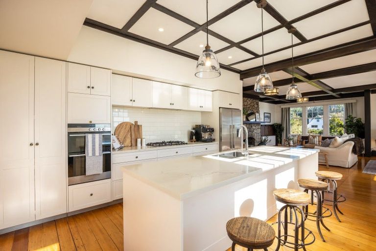 Photo of property in 22 Ridge Lane, New Plymouth, 4310