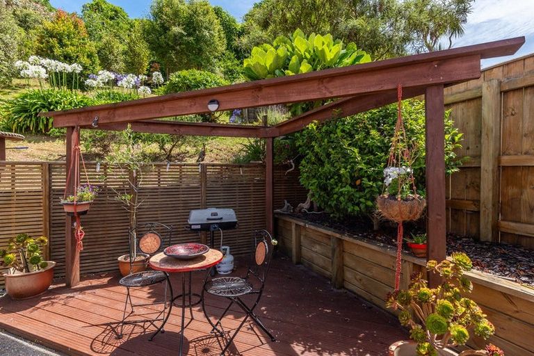 Photo of property in 8 Leanne Way, Waikanae Beach, Waikanae, 5036