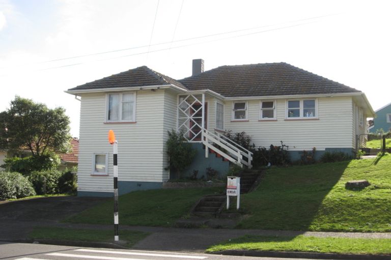 Photo of property in 10 Hampshire Street, Cannons Creek, Porirua, 5024