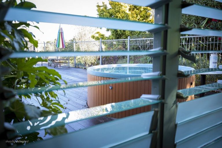 Photo of property in 18 Warren Road, Raglan, 3295