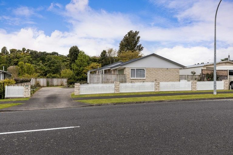 Photo of property in 68 Riversdale Drive, Merrilands, New Plymouth, 4312