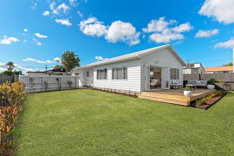 Photo of property in 122a Lynwood Road, New Lynn, Auckland, 0600