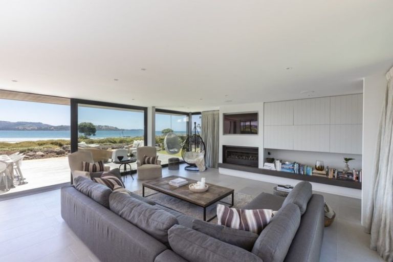 Photo of property in 65 Taumata Road, Omaha, 0986