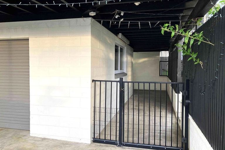 Photo of property in 16a Collie Street, Hillpark, Auckland, 2102