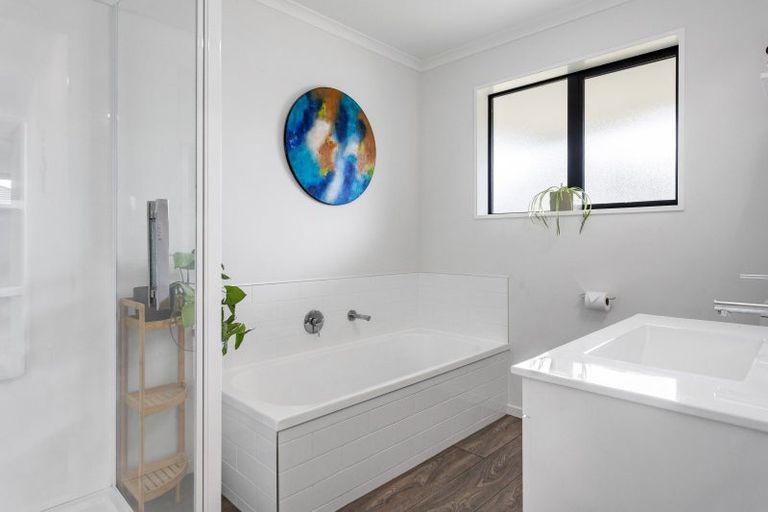 Photo of property in 16 Tara Crescent, Woodend, 7610