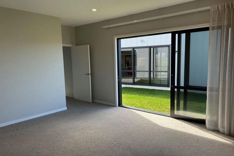 Photo of property in 75 Oak Road, Poraiti, Napier, 4112