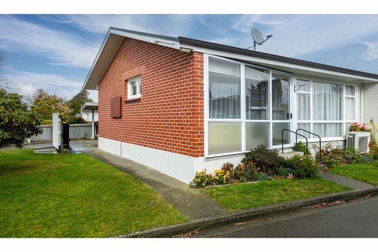 Photo of property in 1-11/94 Avenue Road, West End, Timaru, 7910