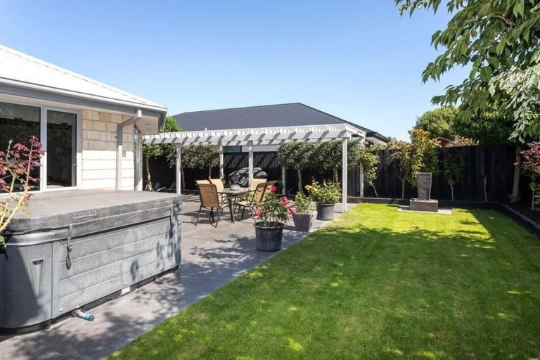 Photo of property in 28 Reka Street, Parklands, Christchurch, 8083
