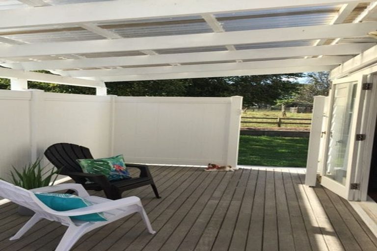 Photo of property in 60 Lathrope Road, Kumeu, 0892