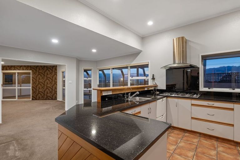 Photo of property in 2 Findlay Street, Moturoa, New Plymouth, 4310