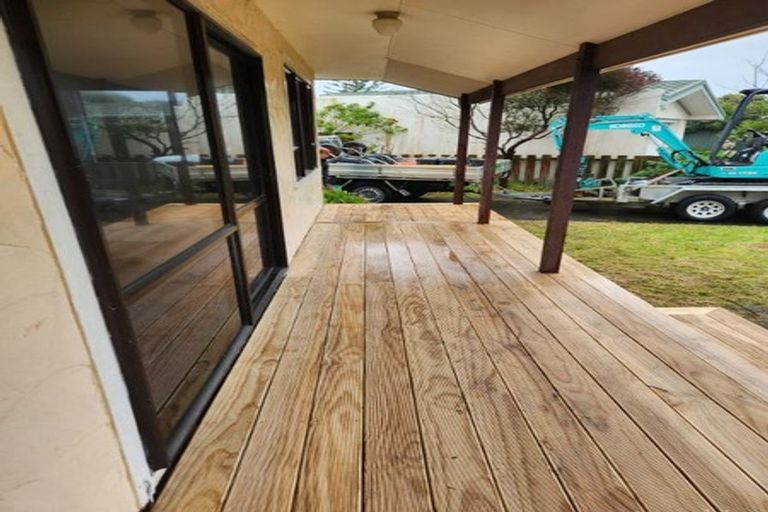 Photo of property in 22 Freyberg Crescent, Waikanae Beach, Waikanae, 5036