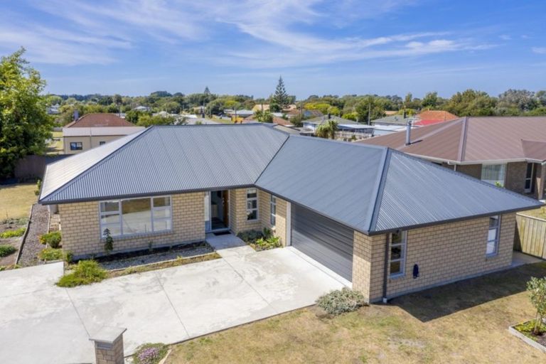 Photo of property in 12 Awahou Place, Foxton, 4814