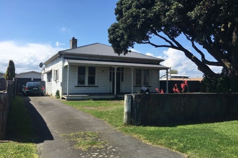 Photo of property in 21 Tongariro Street, Castlecliff, Whanganui, 4501
