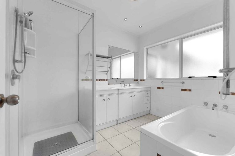 Photo of property in 70 Tington Avenue, Wattle Downs, Auckland, 2103