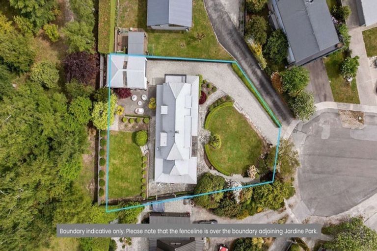 Photo of property in 7 Kelvin Place, Kelvin Heights, Queenstown, 9300