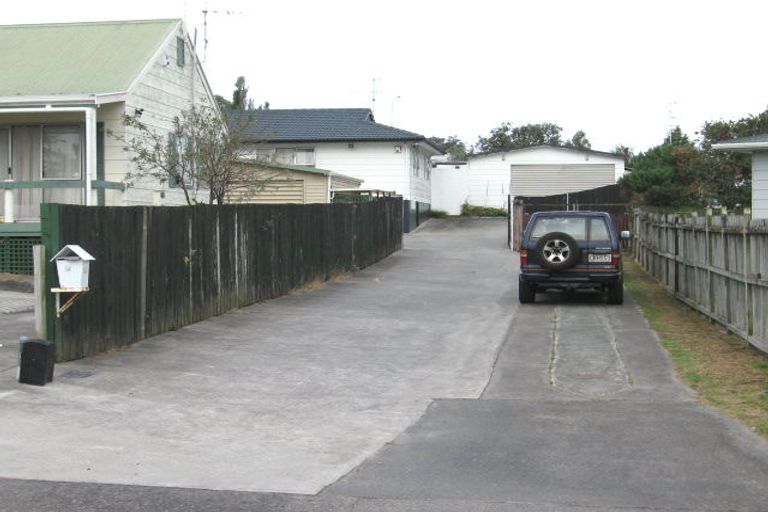Photo of property in 18 St Margaret Place, West Harbour, Auckland, 0618