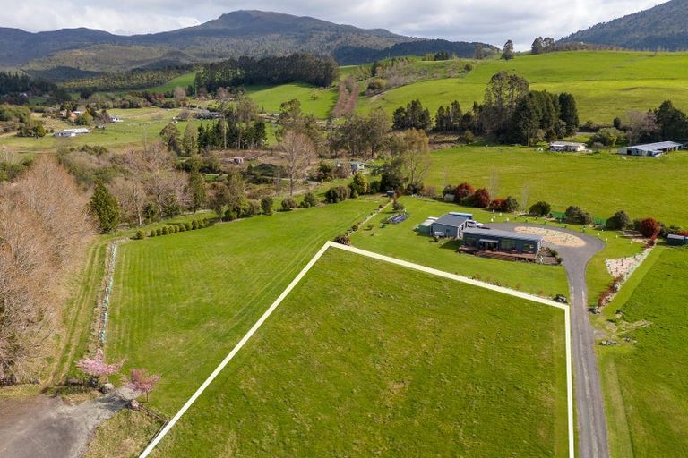 Photo of property in 66 Parerohi Grove, Kuratau, Turangi, 3381
