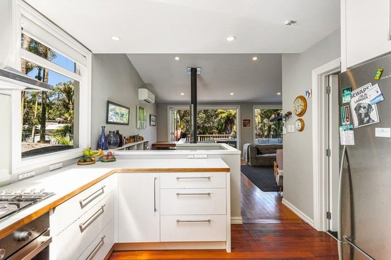 Photo of property in 80 Motutara Road, Muriwai, Waimauku, 0881