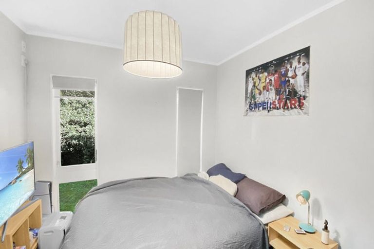 Photo of property in 28 Merriefield Avenue, Forrest Hill, Auckland, 0620