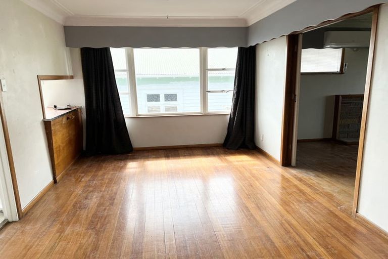 Photo of property in 3179 Great North Road, New Lynn, Auckland, 0600