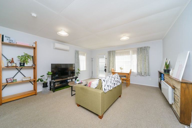 Photo of property in 2/360 College Street, West End, Palmerston North, 4410