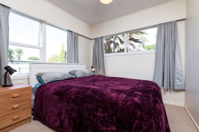 Photo of property in 11 Julian Place, Westown, New Plymouth, 4310